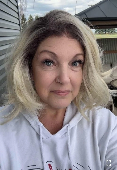 Brenda Collection-Victoria short blonde with dark root 13*4 lace front wigs K111-2415