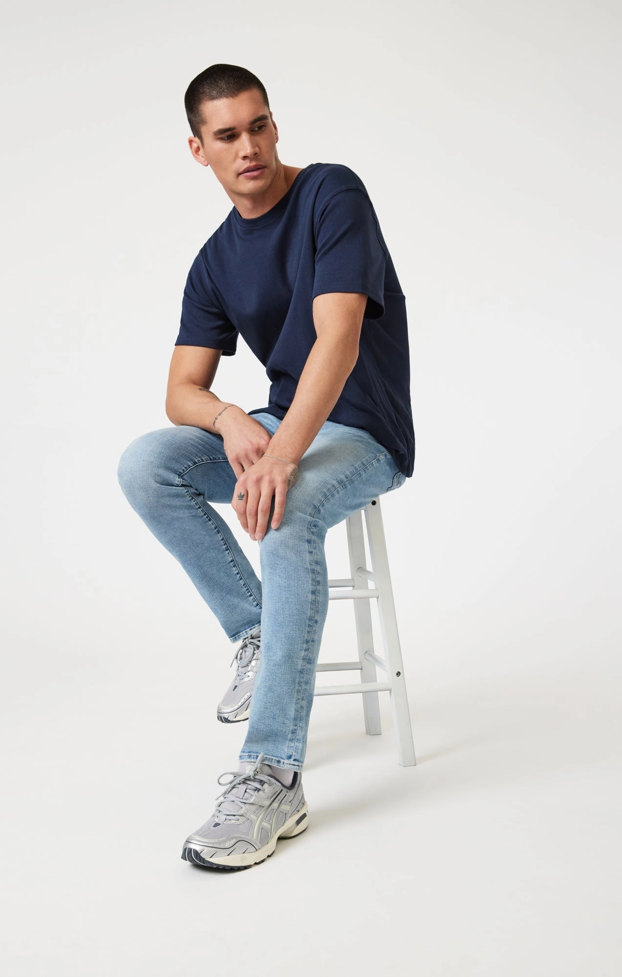 JAKE SLIM LEG IN LIGHT USED FEATHER BLUE