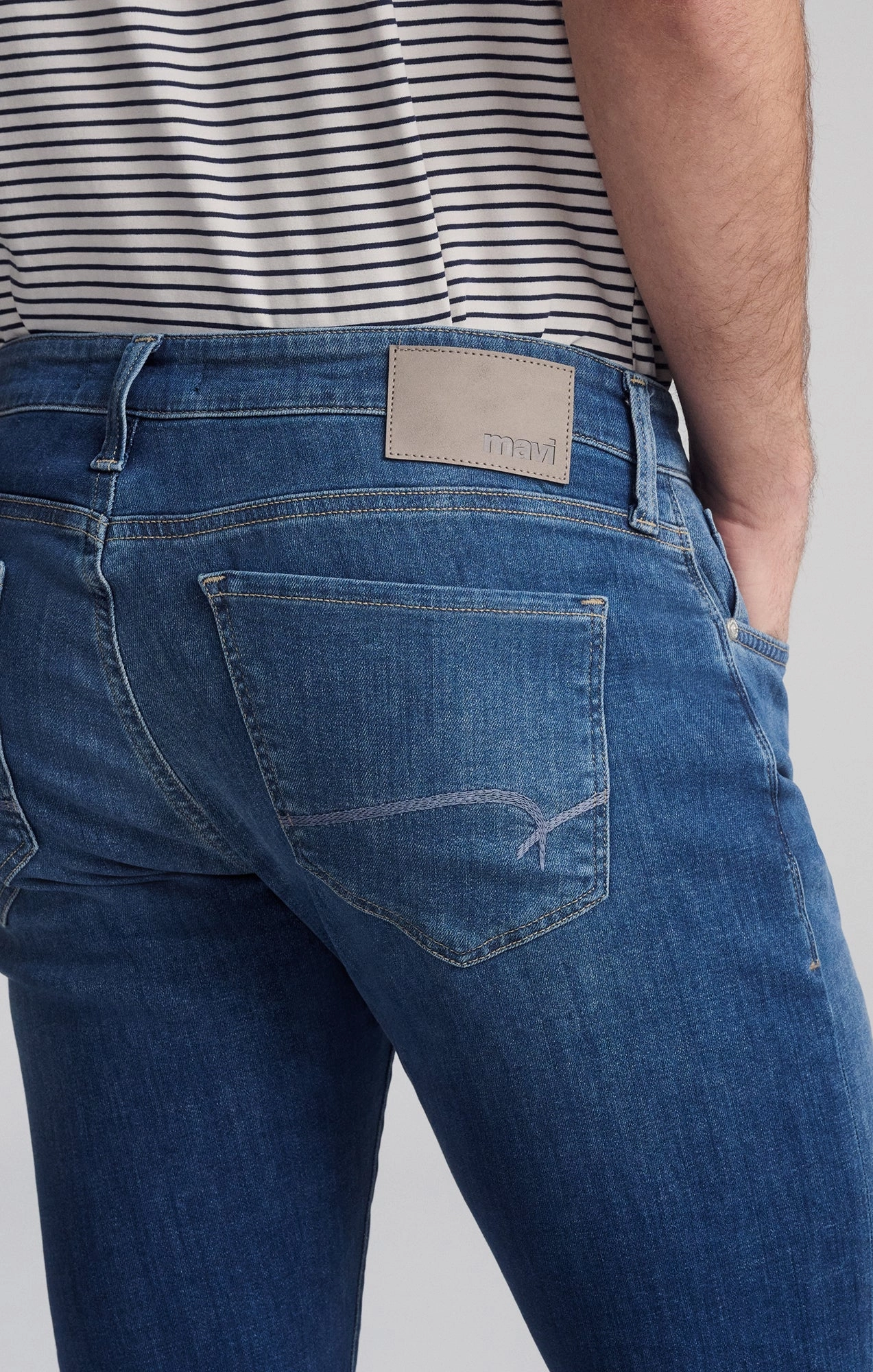 JAKE SLIM LEG IN MID FOGGY FEATHER BLUE
