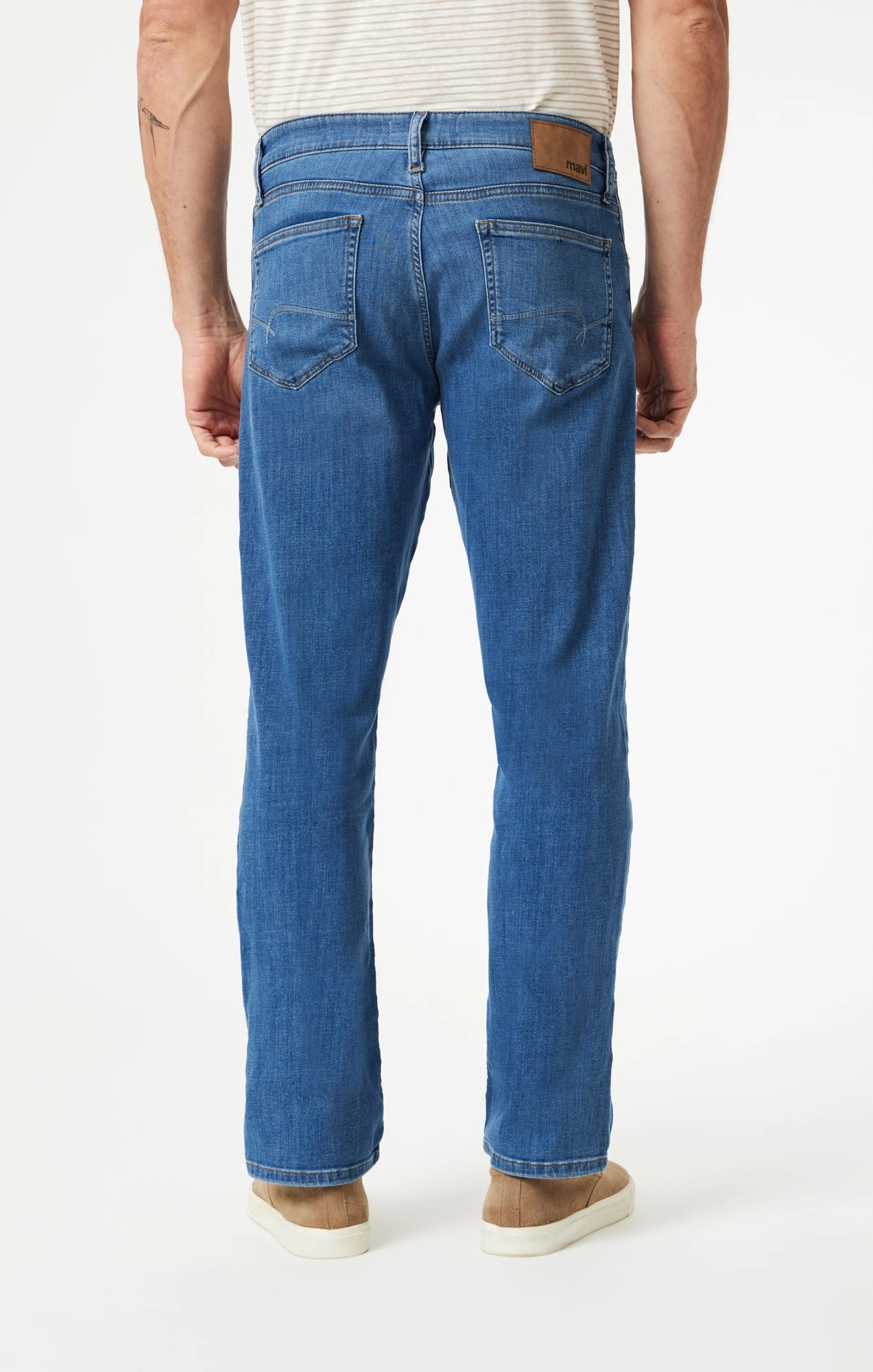 MATT RELAXED STRAIGHT LEG IN MID BRUSHED FEATHER BLUE