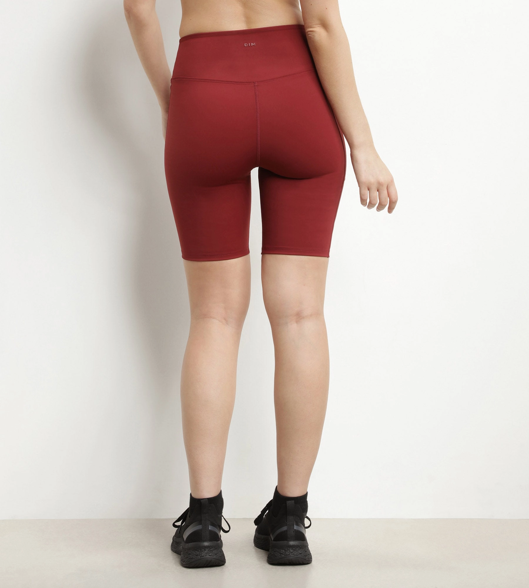 Women's sports cyclist in sculpting microfibre burgundy Dim Move